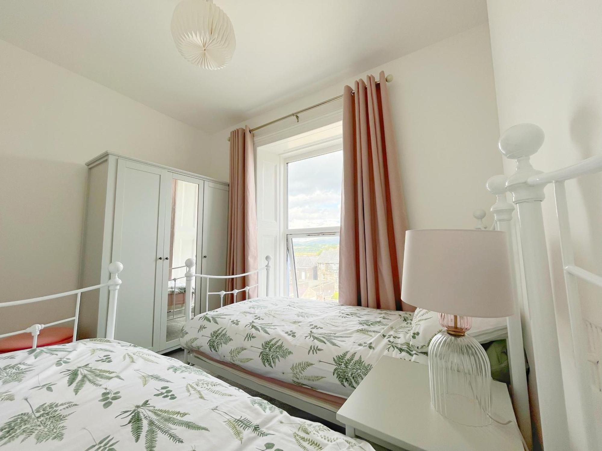 Porthmadog, Sleeps 11, 5 Bedrooms, 5 Bathrooms, Mountain Views Exterior photo